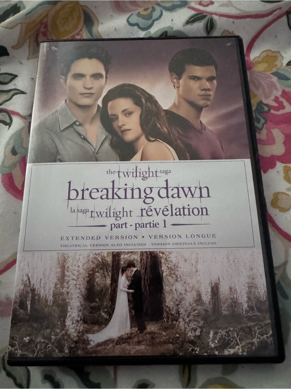 Breaking Dawn Part 1 (The Twilight Saga) - Purple DVD, extended edition